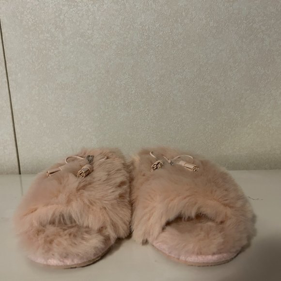 Womens COACH Zoe Sz 6 Pink Faux Fur w/ Tassel and Charm Slides Slippers - Picture 5 of 7